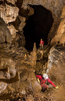 Cave Of War Italy Cave Caverns Travel tmb4
