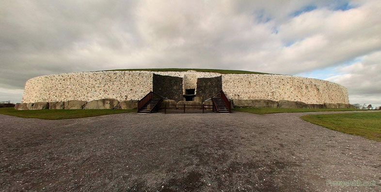 Newgrange VR Prehistoric Seven World Wonder Tourism 1